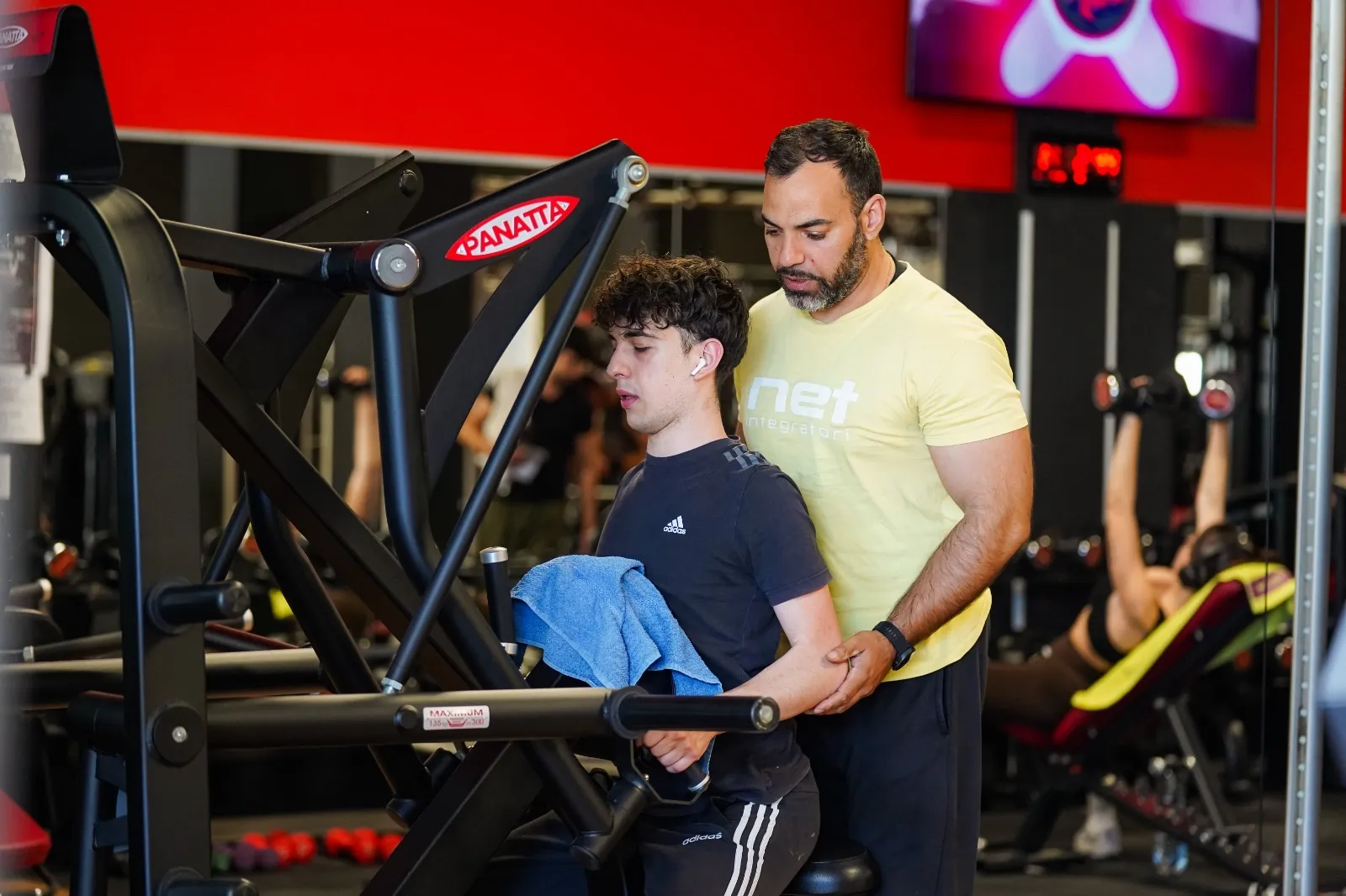 Trainer Blackout Gym nella sala pesi di Martano
